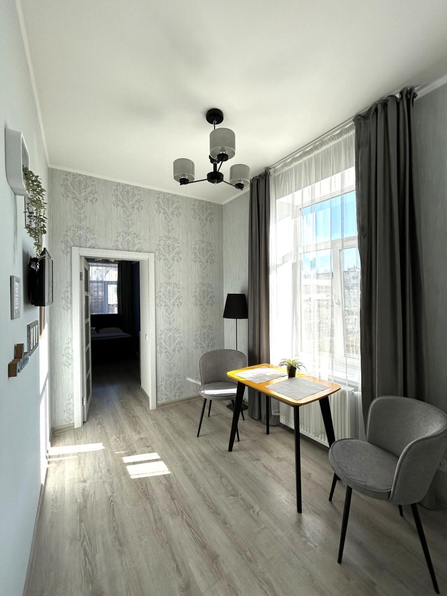 Romantic Apartment In The Сity Сenter Lviv Extérieur photo