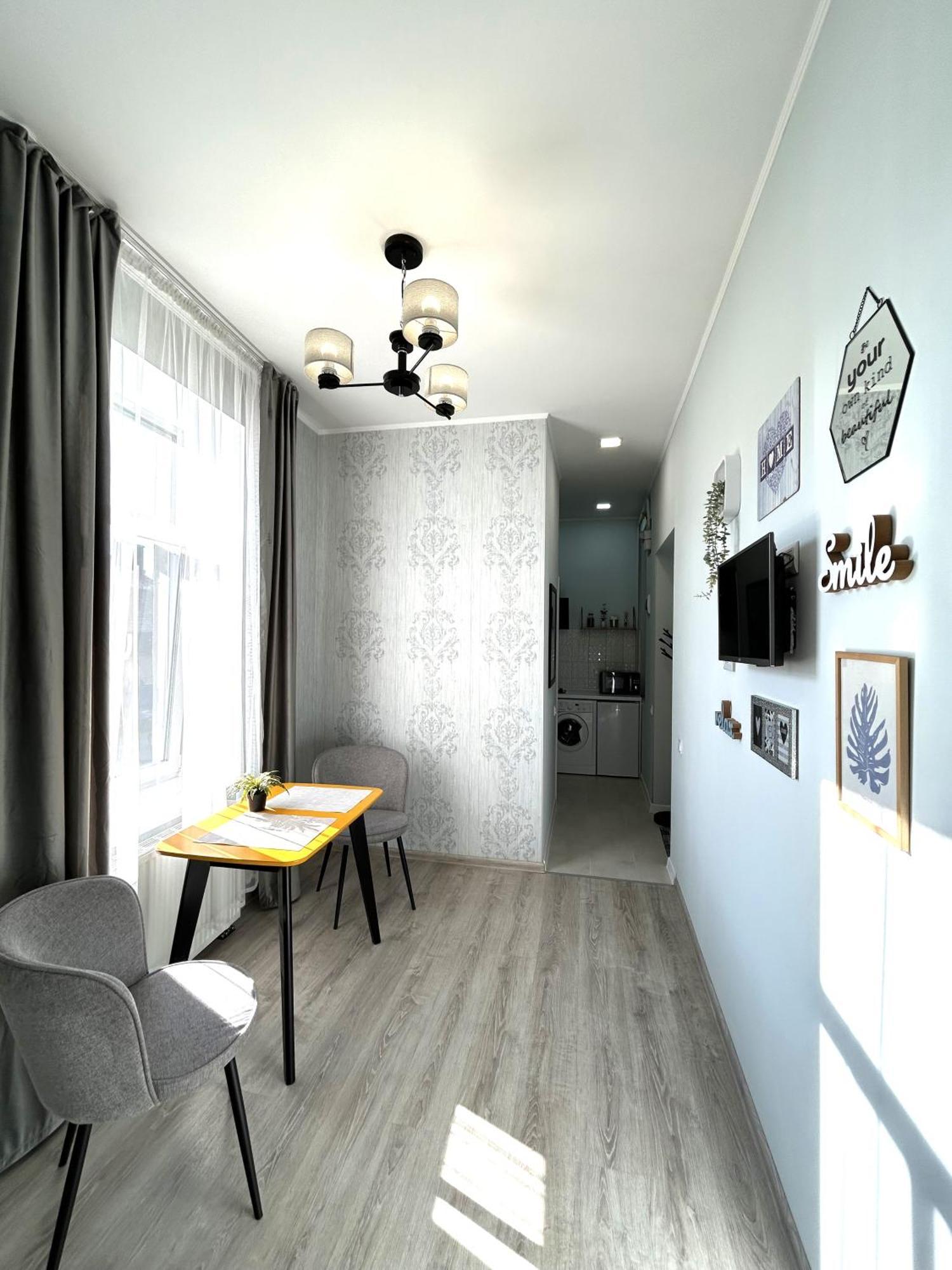 Romantic Apartment In The Сity Сenter Lviv Extérieur photo